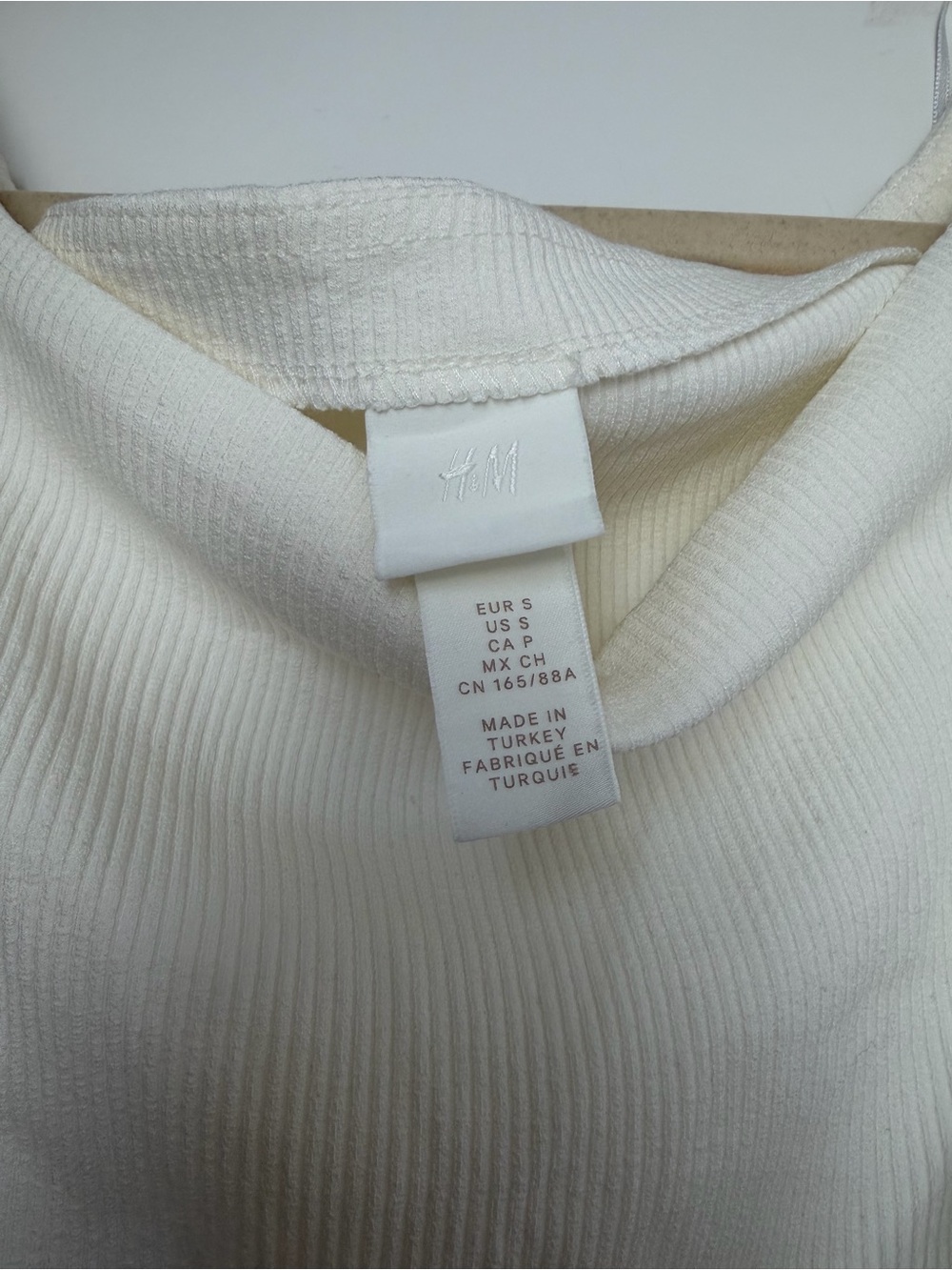H&M Off-Shoulder Ribbed Cream Top - Picture 2 of 2